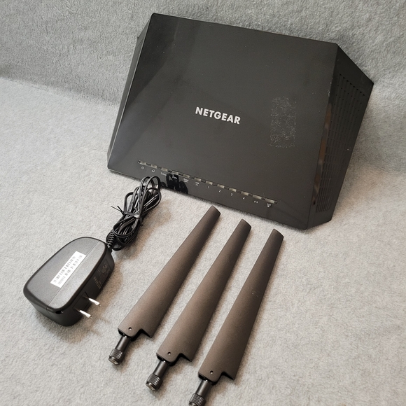 NETGEAR WiFi Router AC2600 - Picture 3 of 9